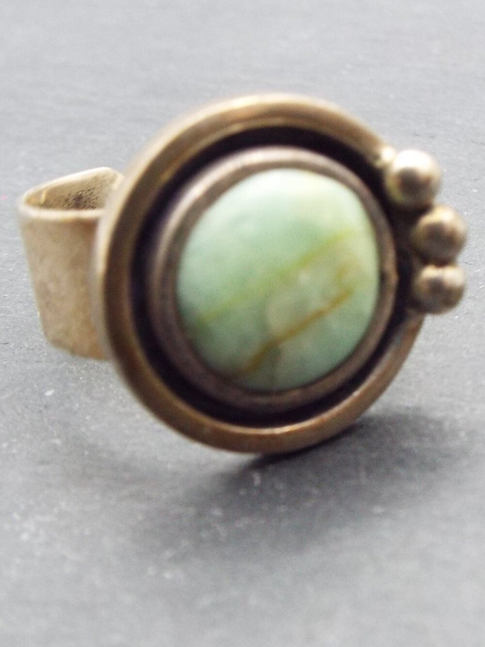 PERU 950 SILVER DELICATE GREEN VARISCITE ROUND CABOCHON 3 BEAD SZ.6 RING 15B